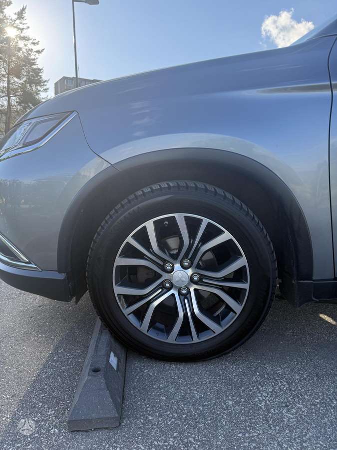 Mitsubishi Outlander, 2.0 l., off-road / crossover