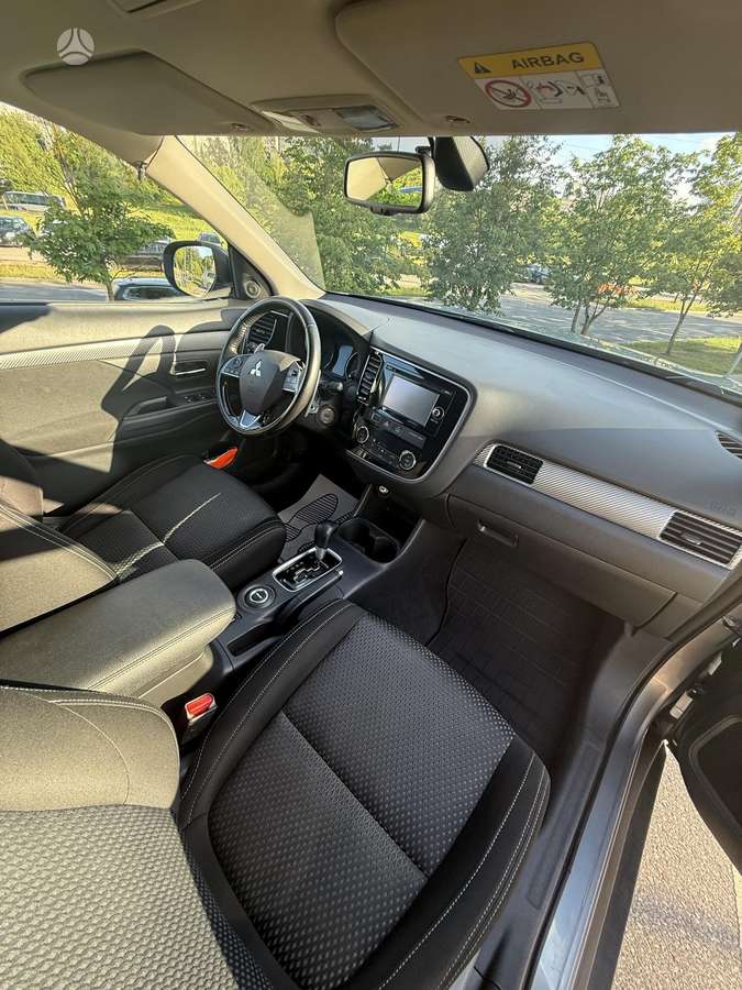 Mitsubishi Outlander, 2.0 l., off-road / crossover