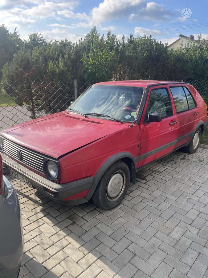 Volkswagen Golf - 1