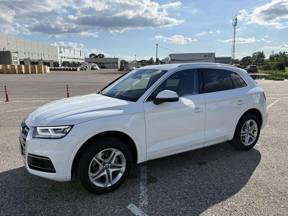 Audi Q5, 2.0 l., off-road / crossover