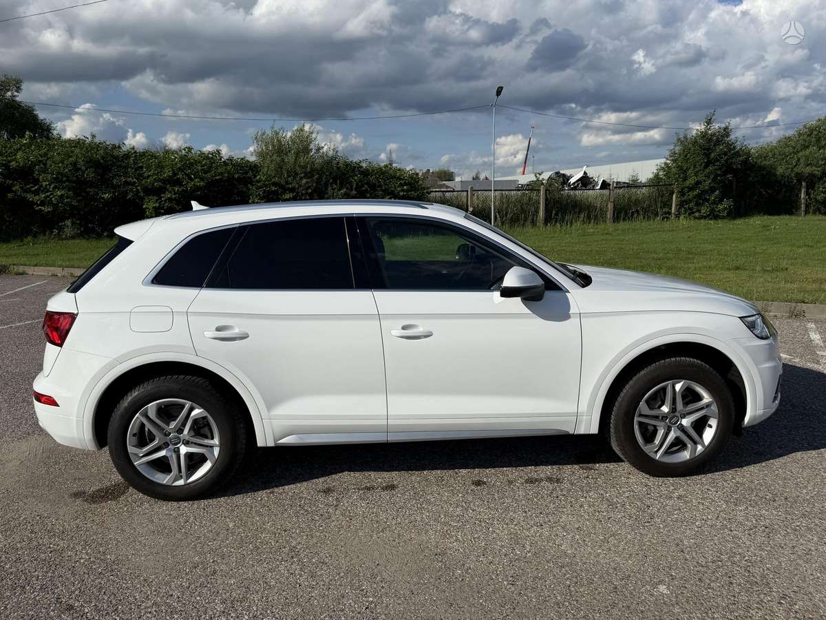 Audi Q5, 2.0 l., off-road / crossover