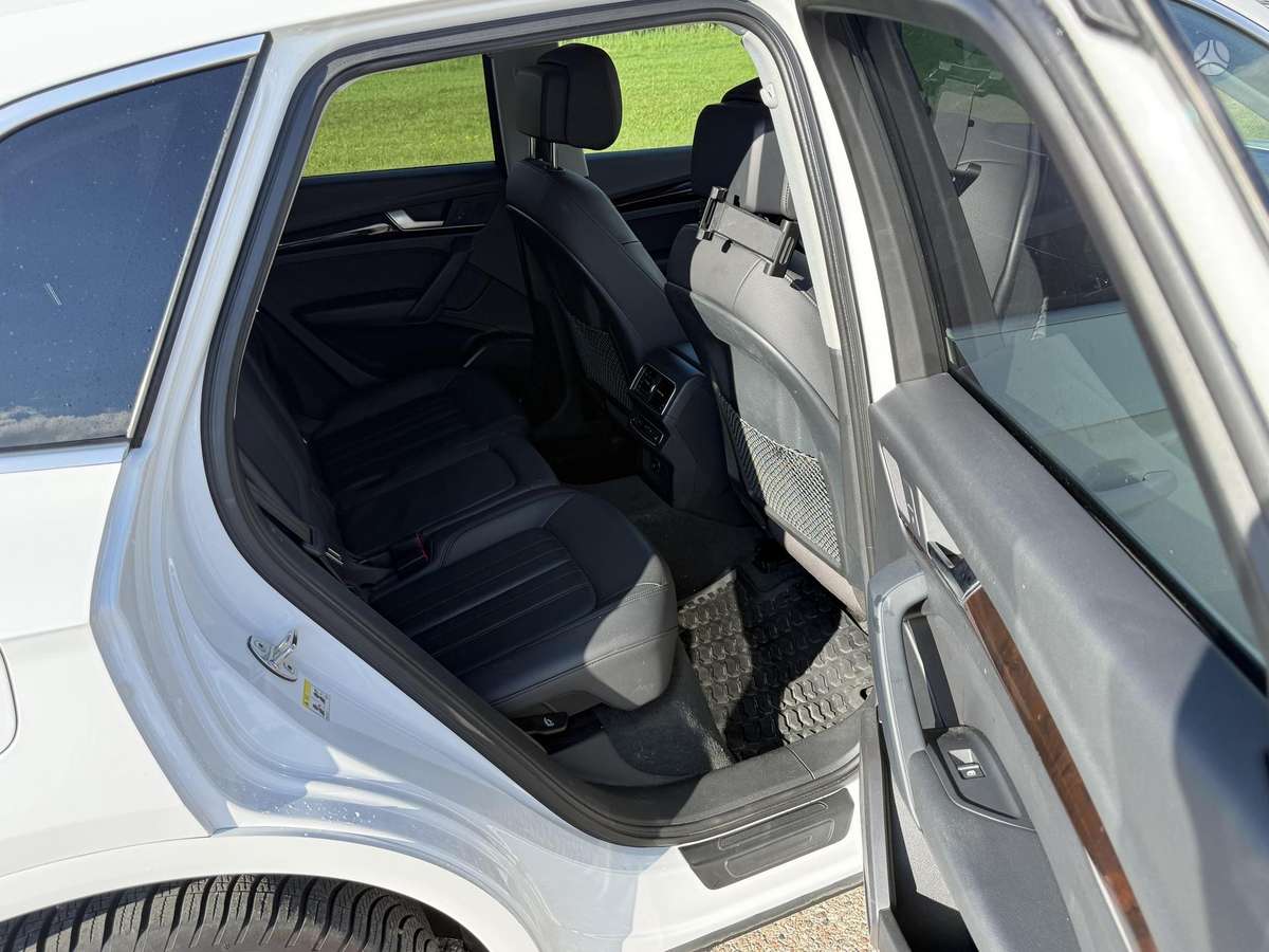 Audi Q5, 2.0 l., off-road / crossover