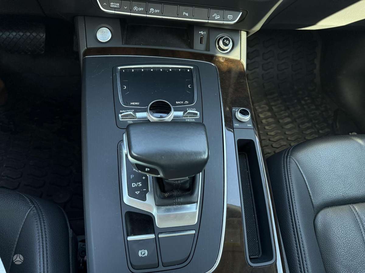 Audi Q5, 2.0 l., off-road / crossover