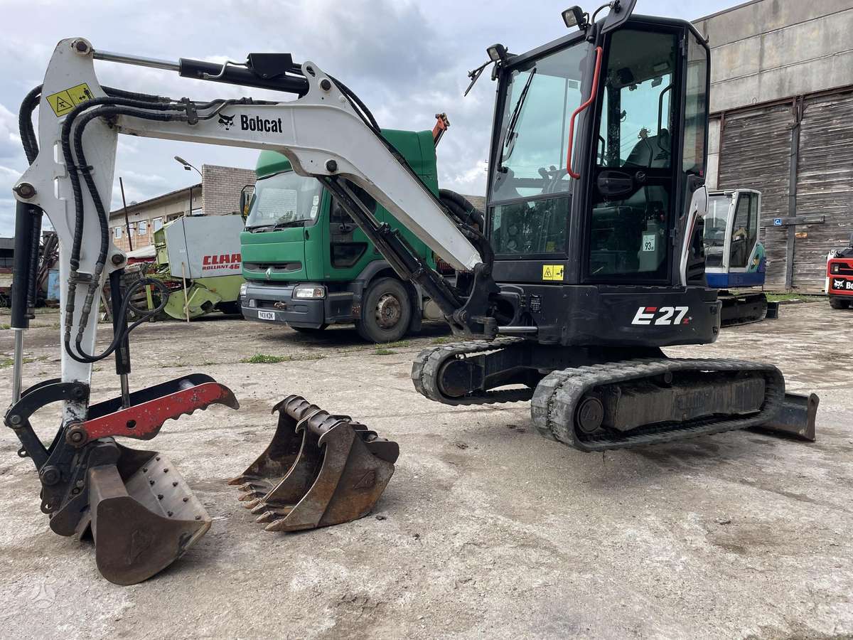 Bobcat E27Z, mini excavator