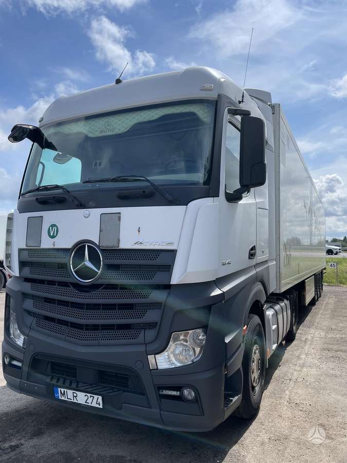 Mercedes-Benz Actros MP4, double sleeper