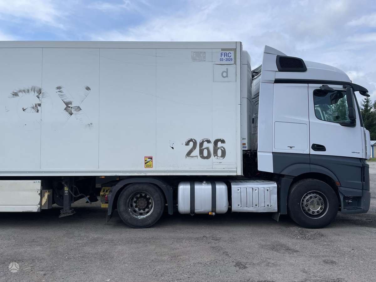 Mercedes-Benz Actros MP4, double sleeper