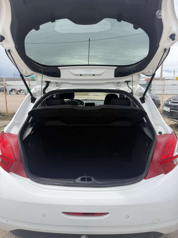 Peugeot 208, 1.2 l., Хэтчбек