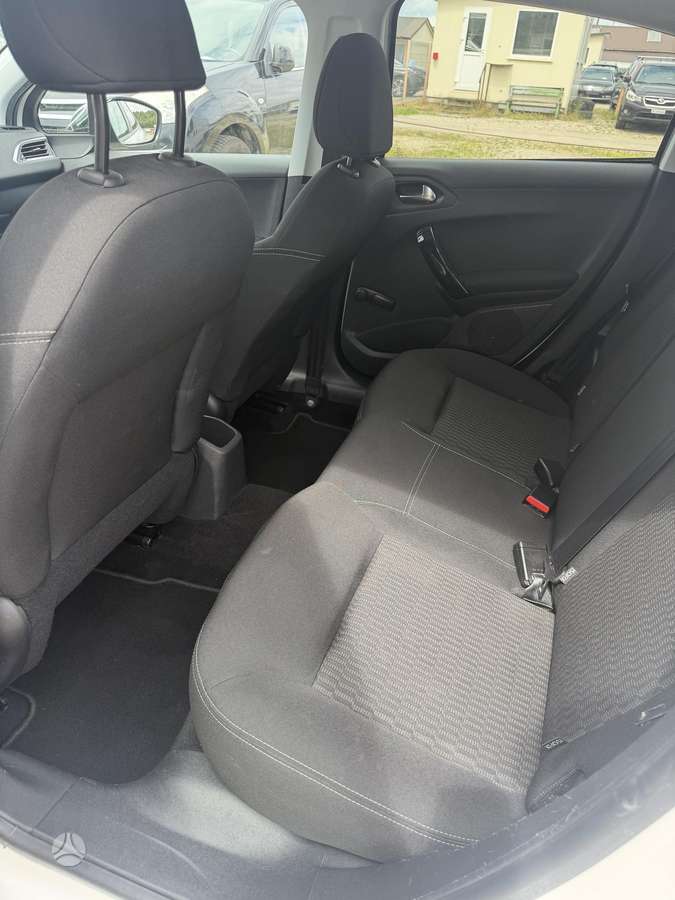 Peugeot 208, 1.2 l., Хэтчбек