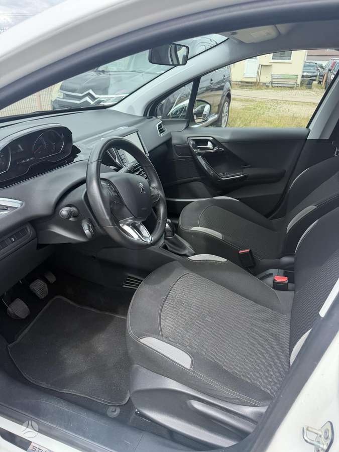 Peugeot 208, 1.2 l., Хэтчбек
