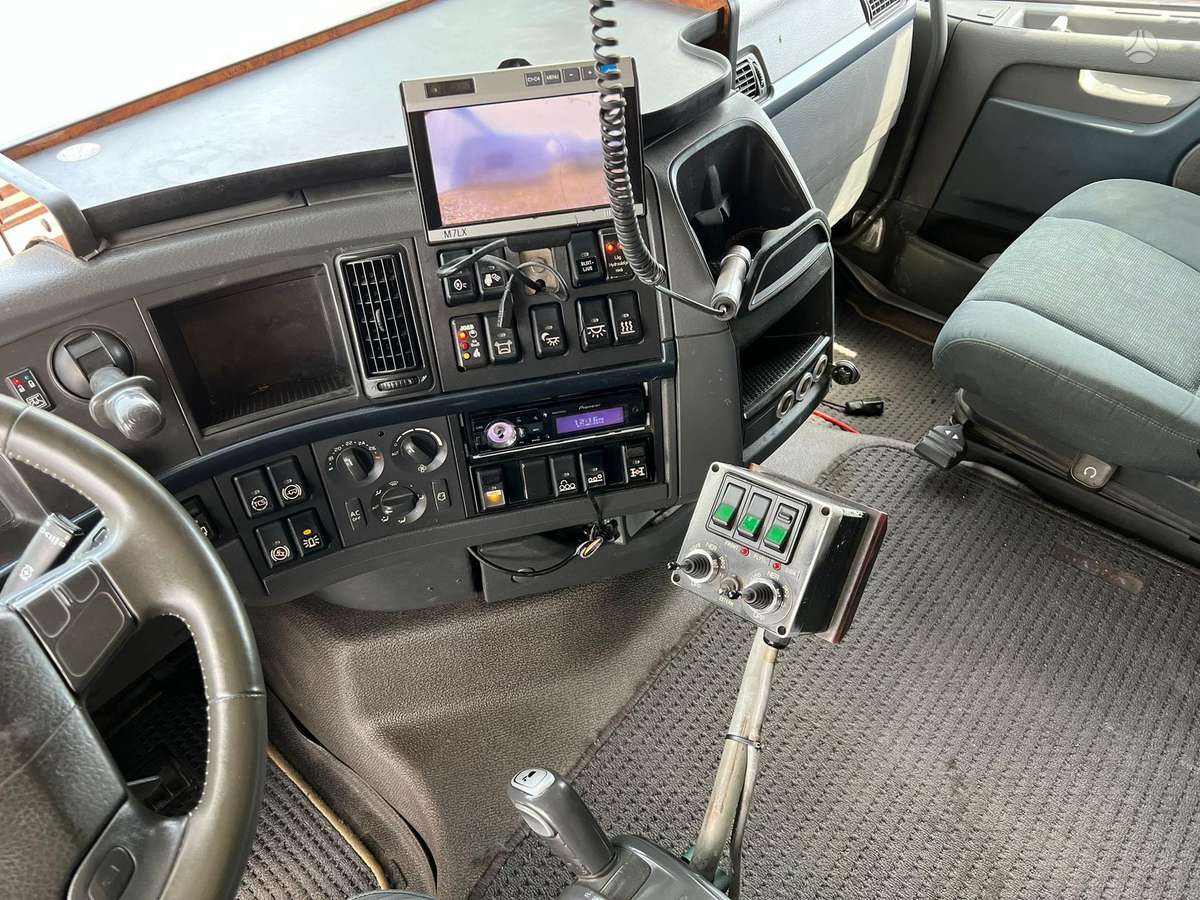 Volvo FH500, 8x4, cab-chassis trucks
