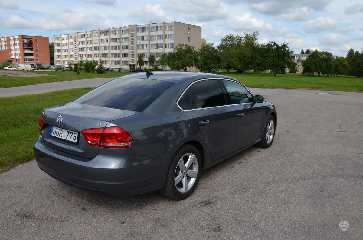 Volkswagen Passat - 1
