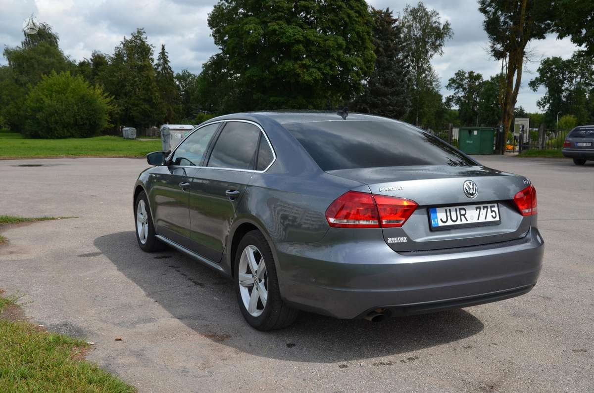 Volkswagen Passat - 2