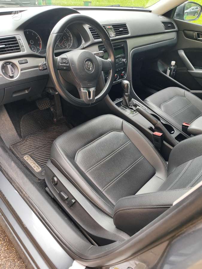Volkswagen Passat - 4