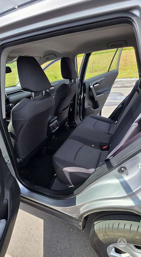 Toyota RAV4 - 8
