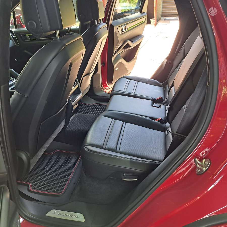 Porsche Cayenne - 8