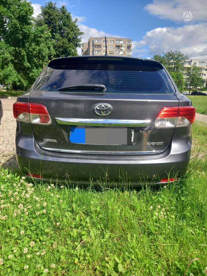 Toyota Avensis - 8