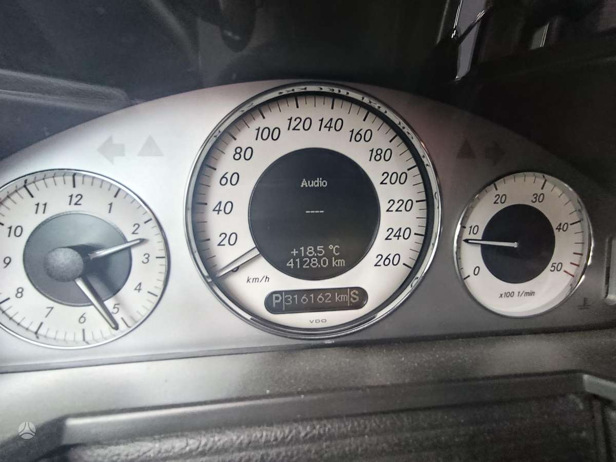 Mercedes-Benz E220, 2.2 l., Седан