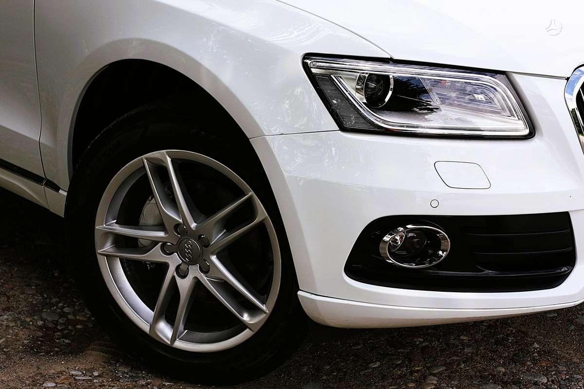 Audi Q5, 2.0 l., off-road / crossover