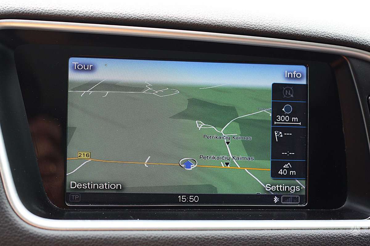 Audi Q5, 2.0 l., off-road / crossover