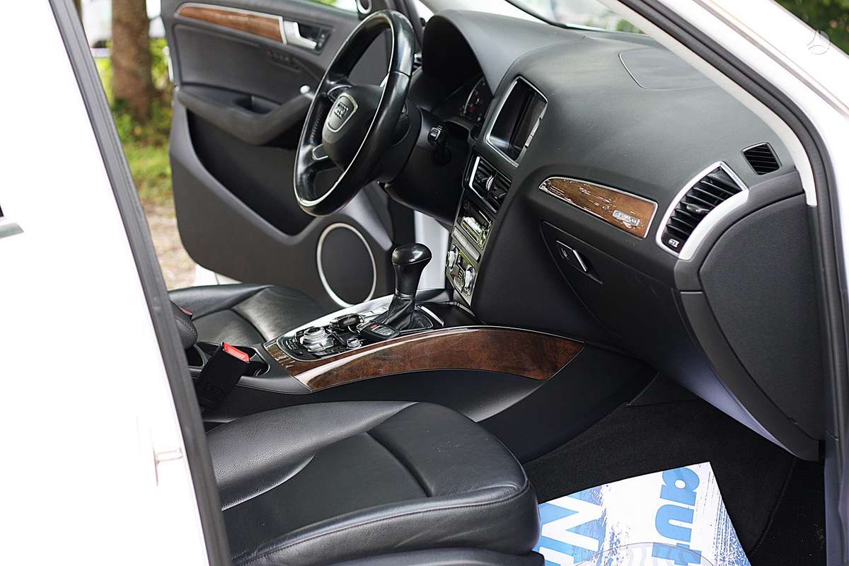 Audi Q5, 2.0 l., off-road / crossover
