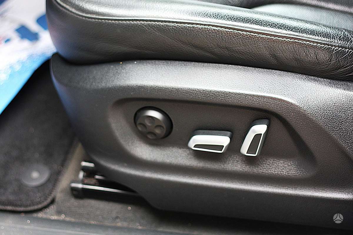 Audi Q5, 2.0 l., off-road / crossover