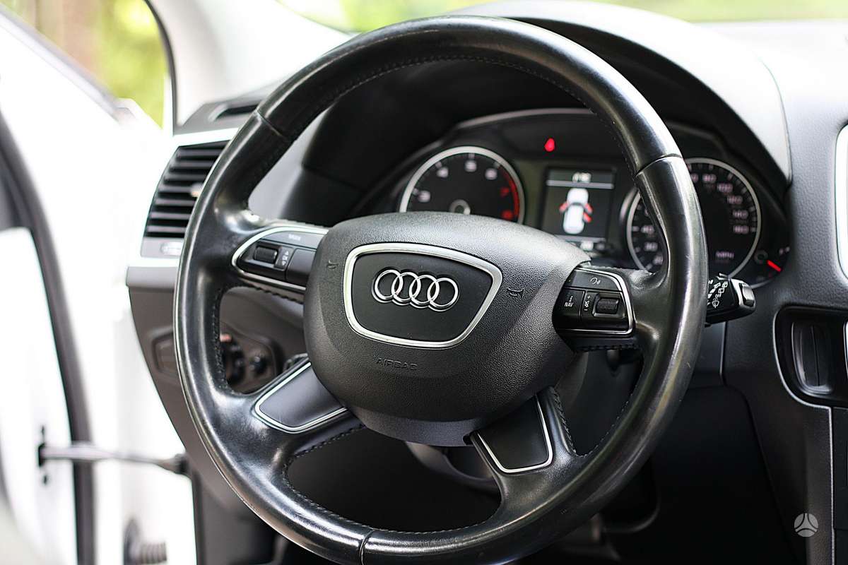 Audi Q5, 2.0 l., off-road / crossover