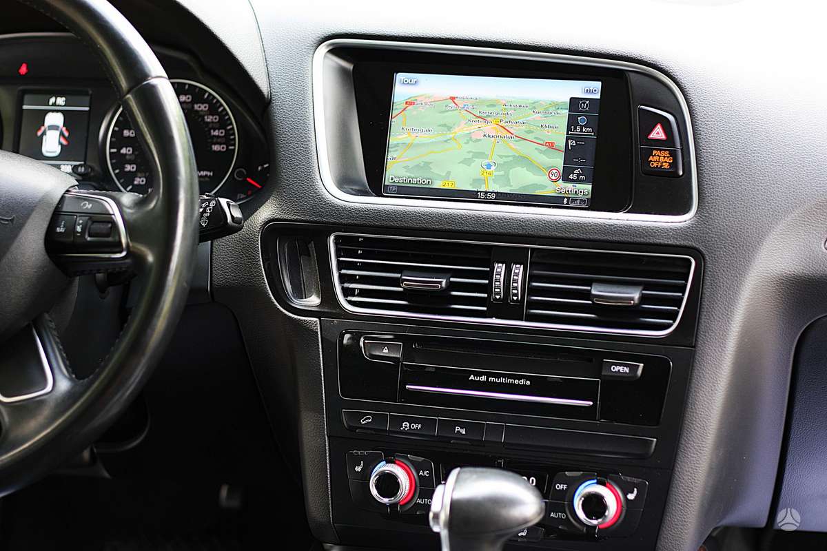 Audi Q5, 2.0 l., off-road / crossover