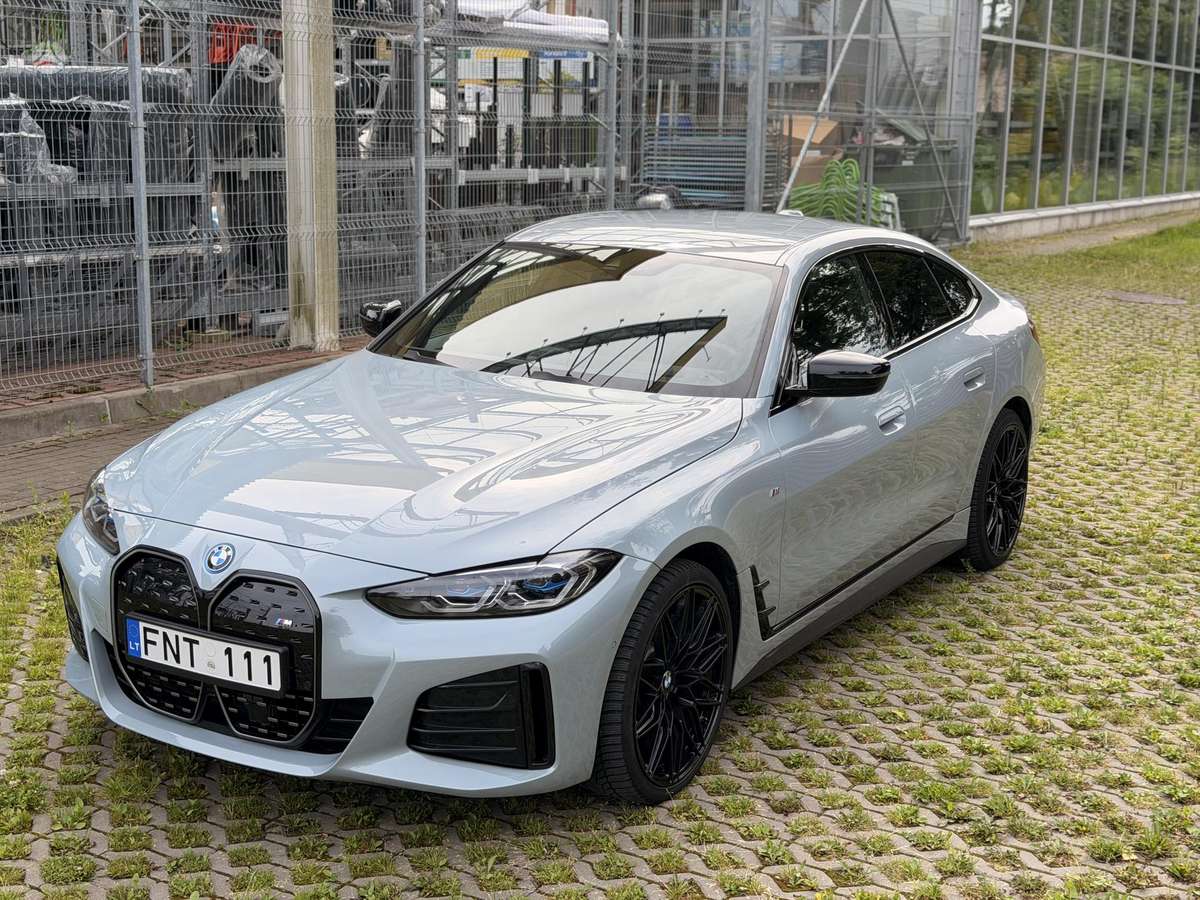 BMW i4, sedanas