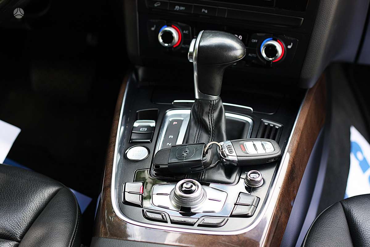 Audi Q5, 2.0 l., off-road / crossover