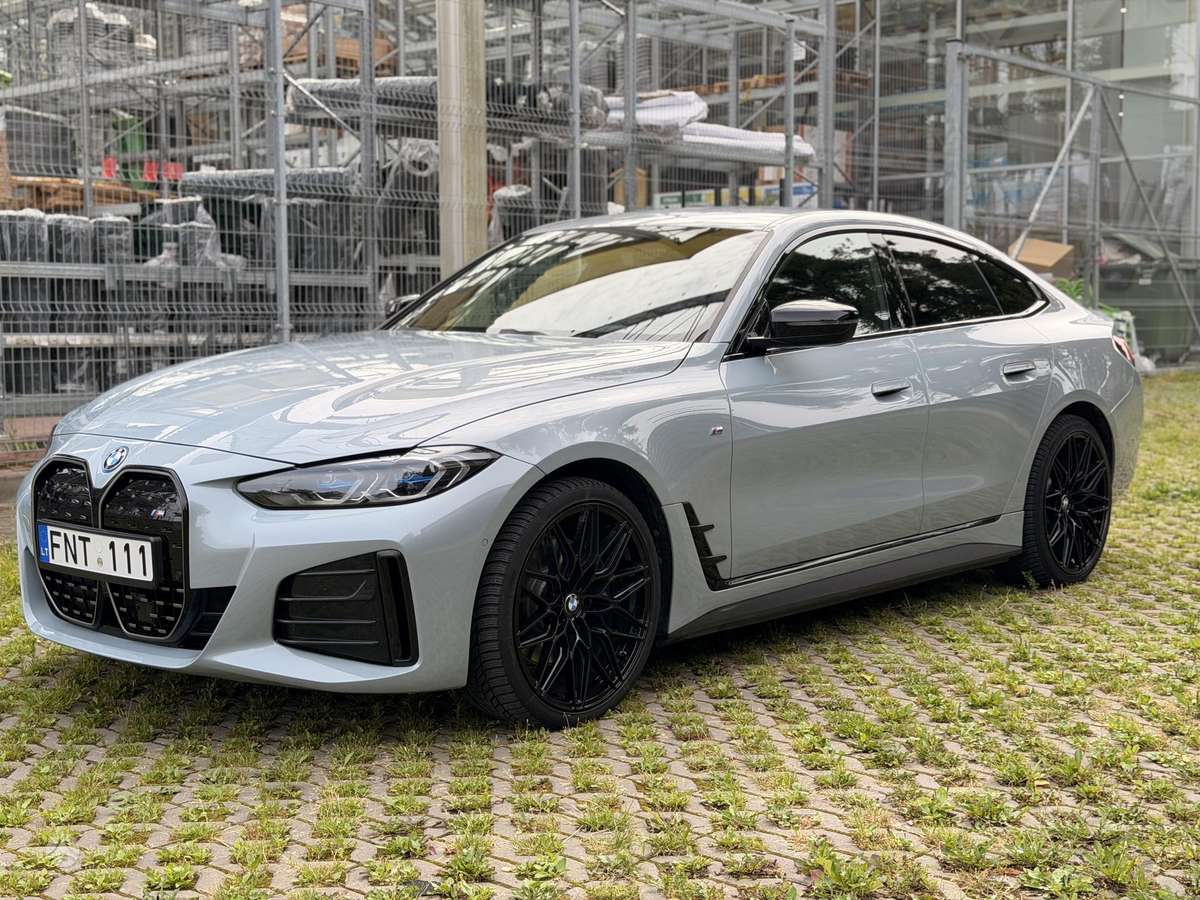 BMW i4, sedanas