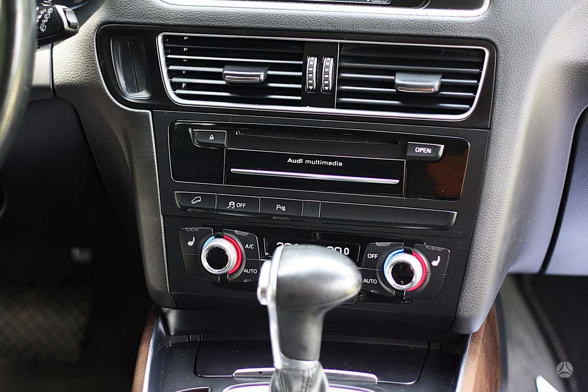 Audi Q5, 2.0 l., off-road / crossover