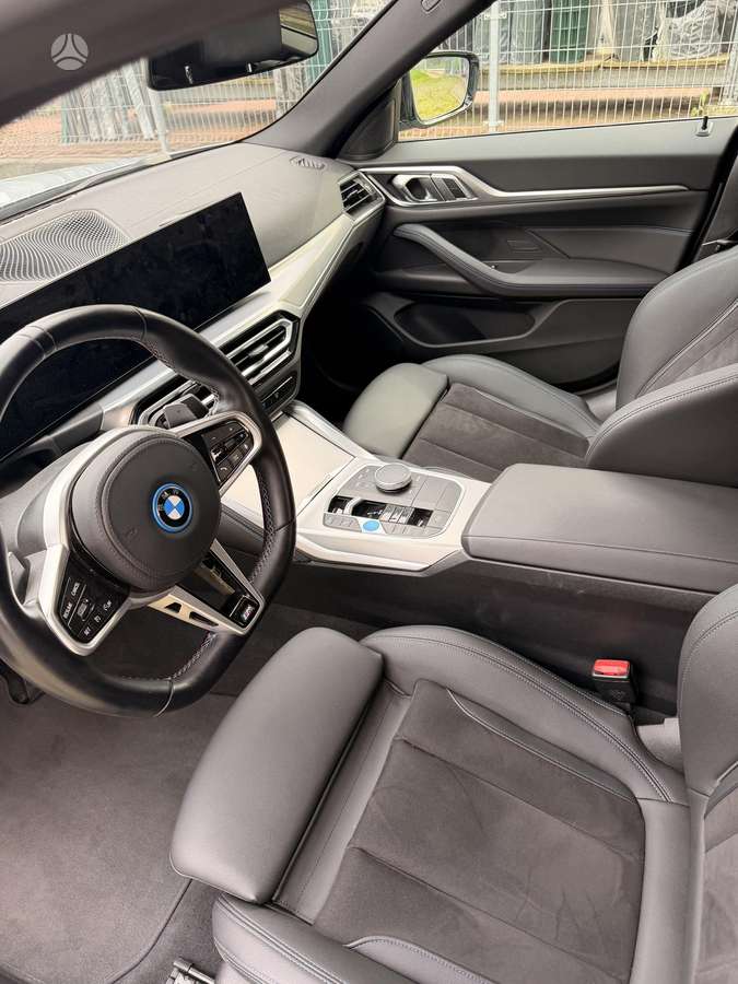 BMW i4, sedanas
