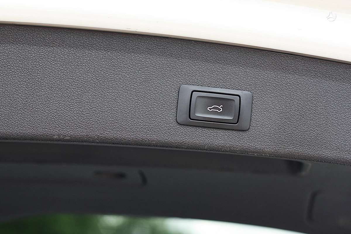 Audi Q5, 2.0 l., off-road / crossover