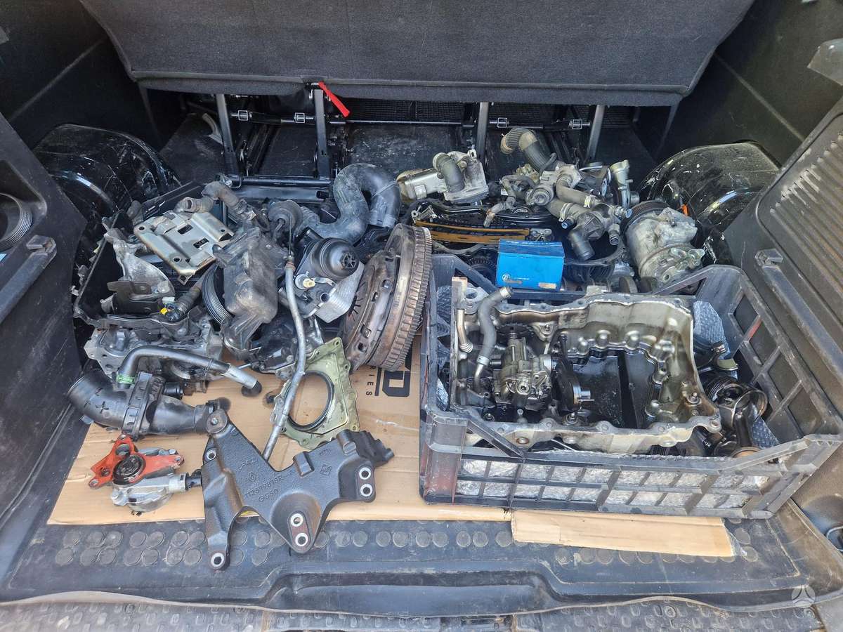 Opel Vivaro variklio detalės