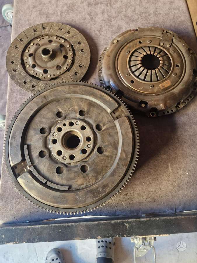 Opel Vivaro engine parts
