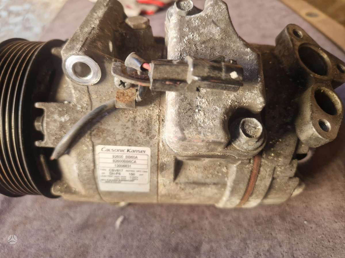 Opel Vivaro engine parts