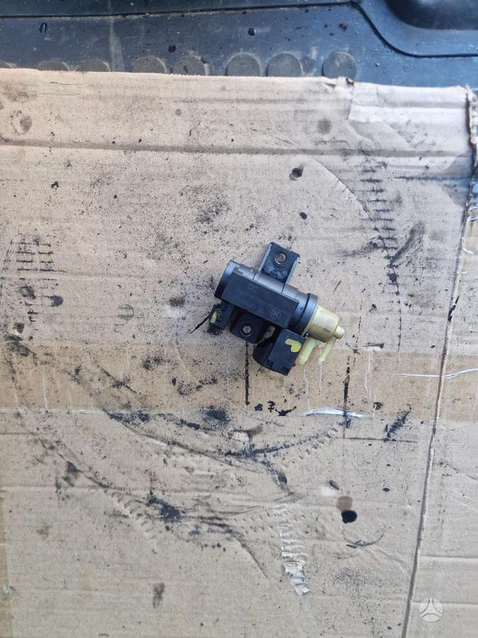 Opel Vivaro engine parts