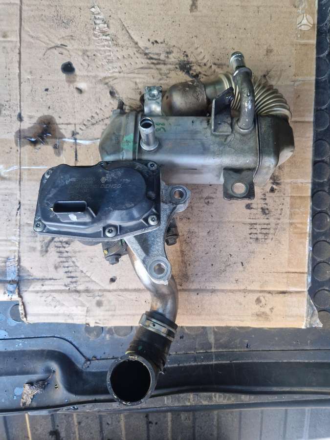 Opel Vivaro engine parts