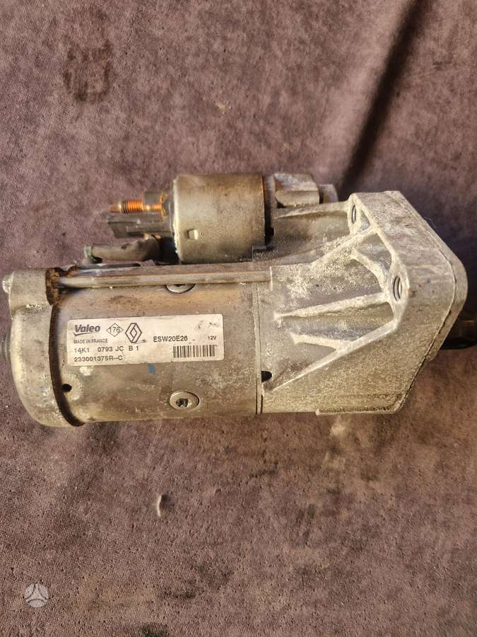 Opel Vivaro engine parts