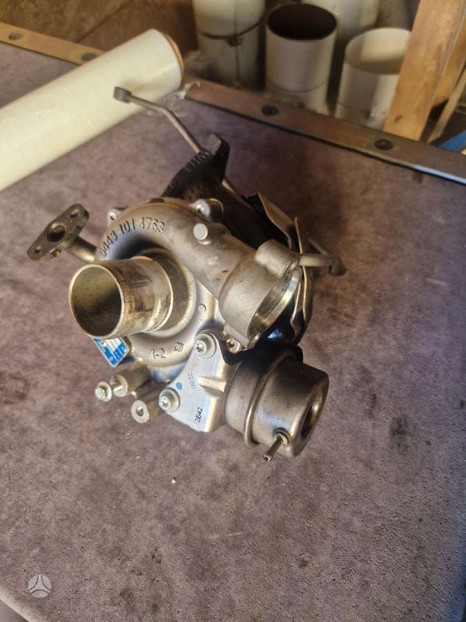 Opel Vivaro variklio detalės
