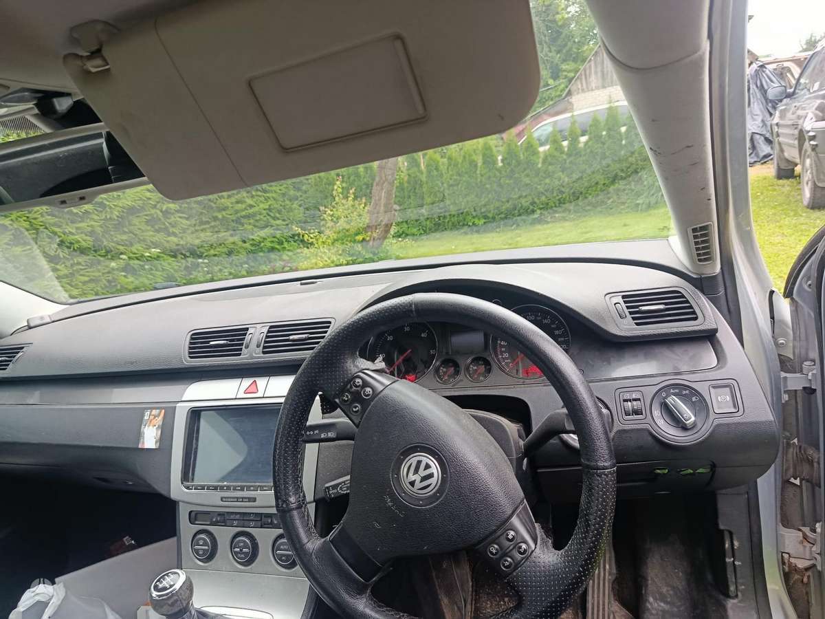Volkswagen Passat Yra visos dalys