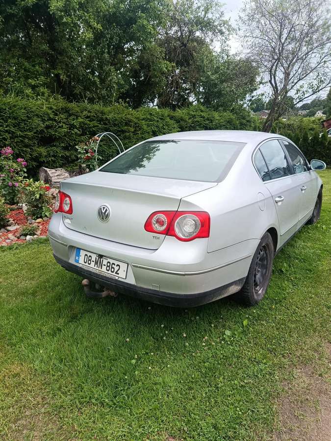 Volkswagen Passat Yra visos dalys