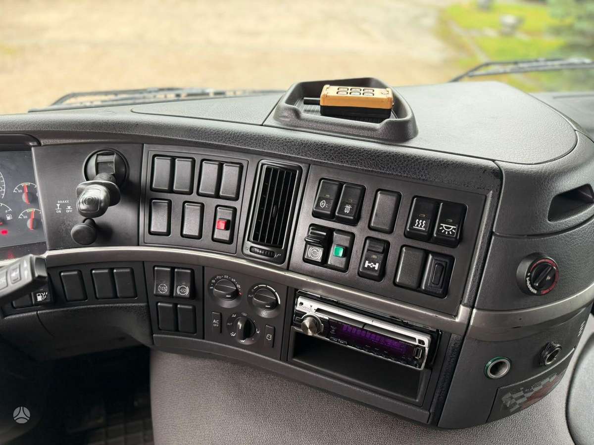 Volvo FM9 300, isothermal trucks