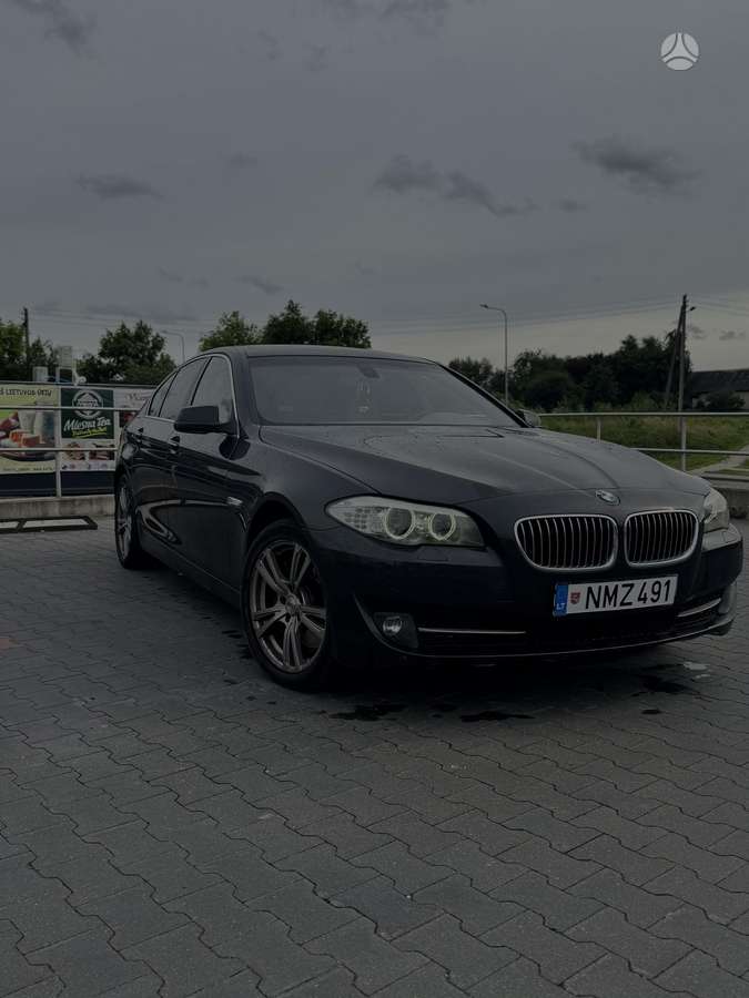 BMW 530, Седан