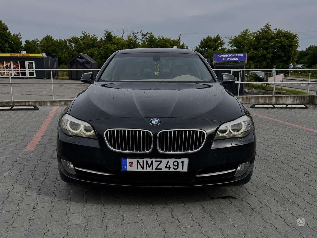 BMW 530, saloon / sedan