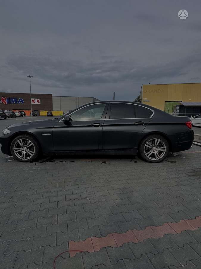 BMW 530, Седан
