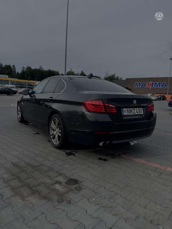 BMW 530, Седан