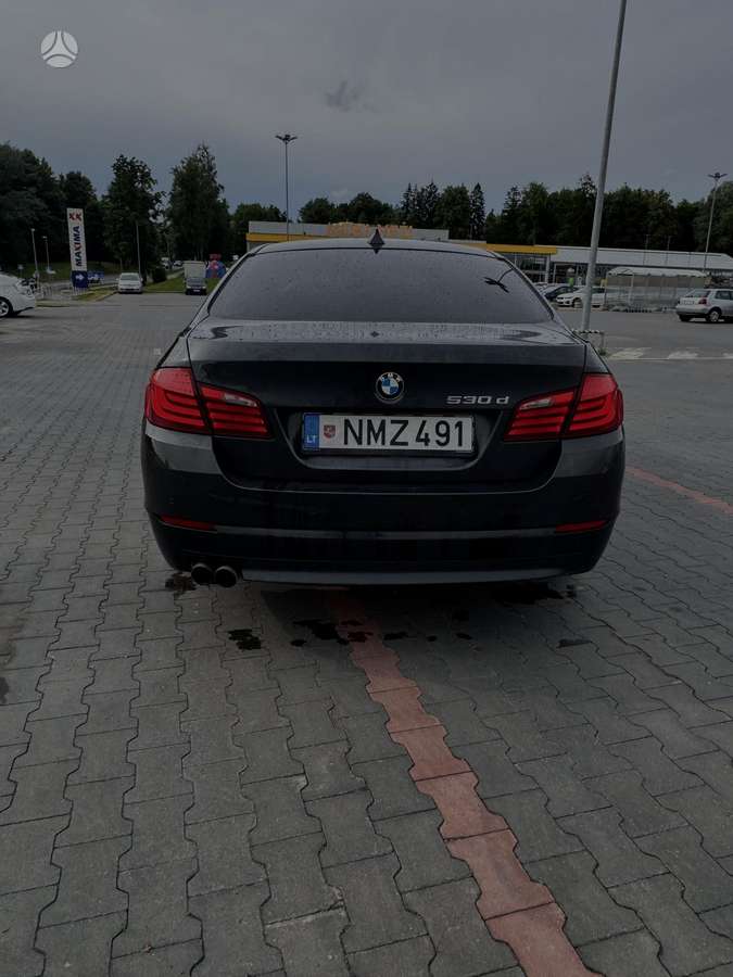 BMW 530, Седан