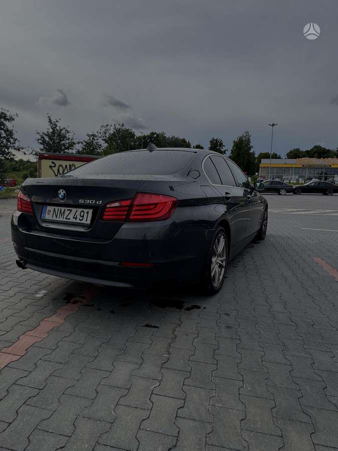 BMW 530, Седан
