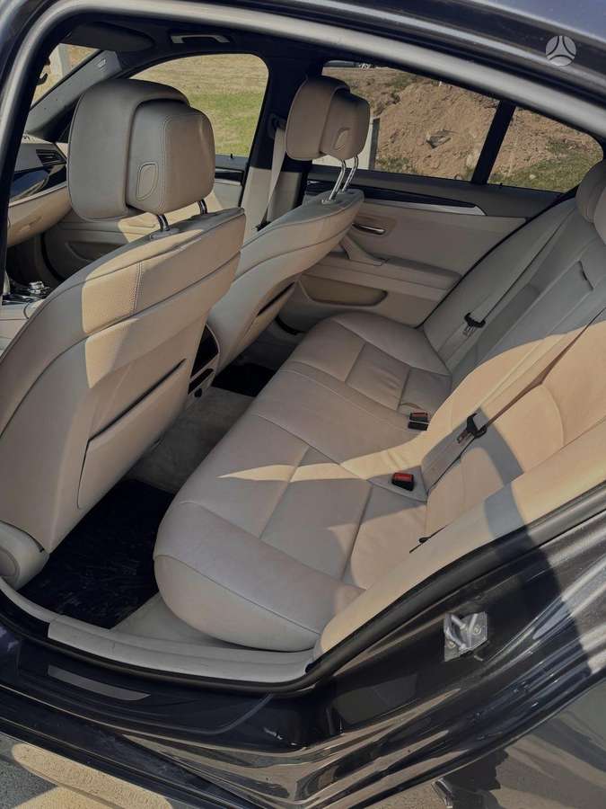 BMW 530, Седан